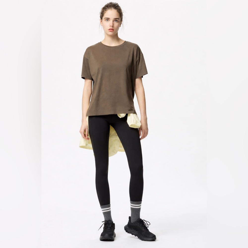 UNIQLO AIRism Taupe Crewneck T-Shirt Cotton Blend XS Lightweight